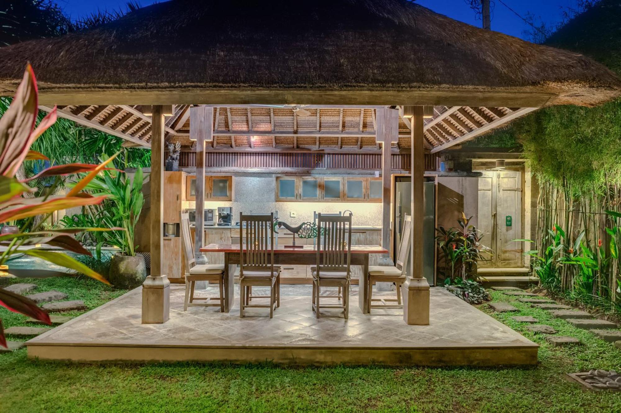 Villa Tirta Naga Bali Seminyak  Exterior photo