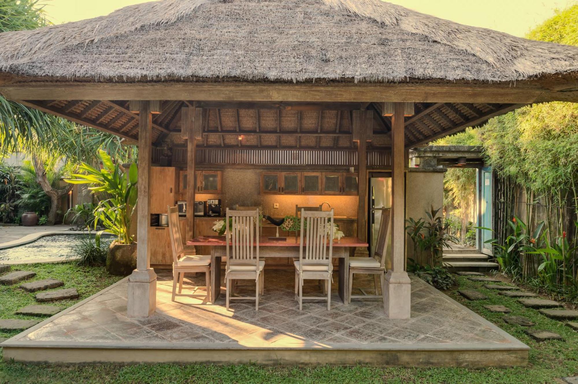 Villa Tirta Naga Bali Seminyak  Exterior photo